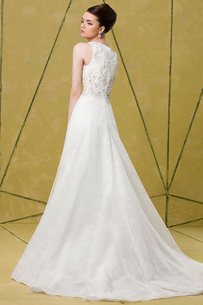 "Popular Among International Celebrities! Badgley Mischka: A Dress Brand Known for Its Sophisticated Designs and Elegance ♡"にて紹介している画像