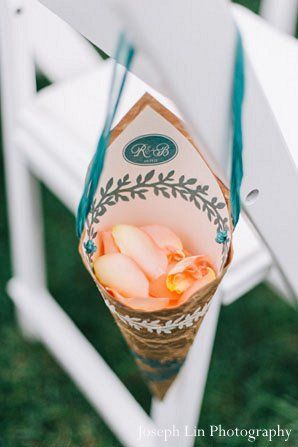 Trendy Designs for DIY Flower Shower Cones: Get Creative with Floral Arrangements ♩にて紹介している画像