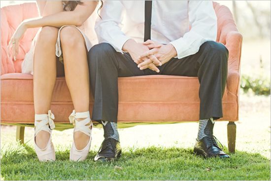 Essential Tips for Capturing Cute "Foot Shot" in Pre-Wedding and Wedding Photos: 7 How-To's ✨にて紹介している画像