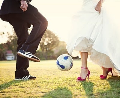 Essential Tips for Capturing Cute "Foot Shot" in Pre-Wedding and Wedding Photos: 7 How-To's ✨にて紹介している画像