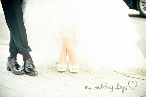 Essential Tips for Capturing Cute "Foot Shot" in Pre-Wedding and Wedding Photos: 7 How-To's ✨にて紹介している画像