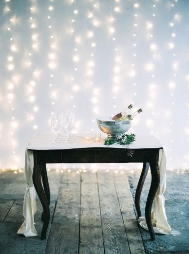 会場を華やかに♡ロマンティックなカーテンのデコレーションのアイデア♡にて紹介している画像