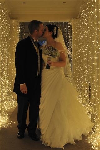 会場を華やかに♡ロマンティックなカーテンのデコレーションのアイデア♡にて紹介している画像