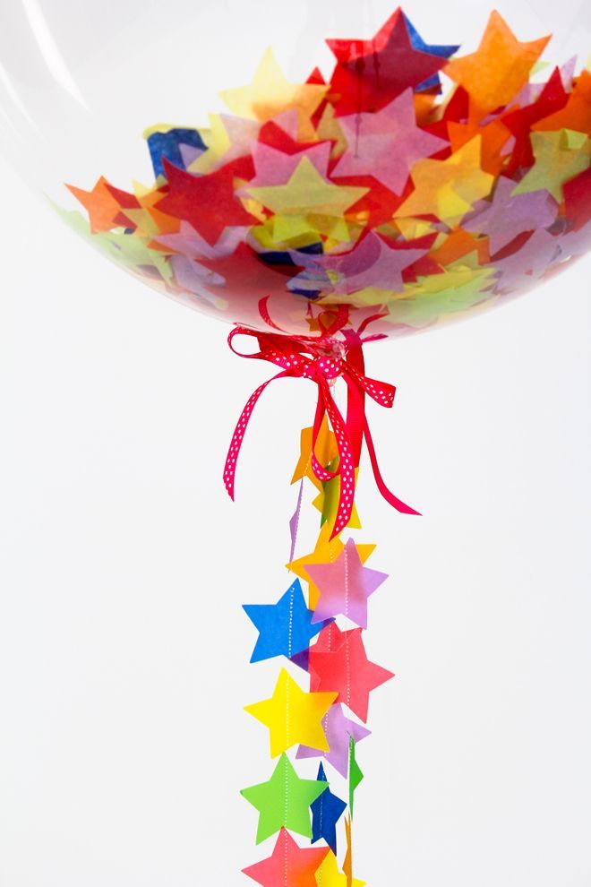 DIY "Confetti Balloon" with Adorable Paper Snowflakes Using Everyday Materials♩にて紹介している画像