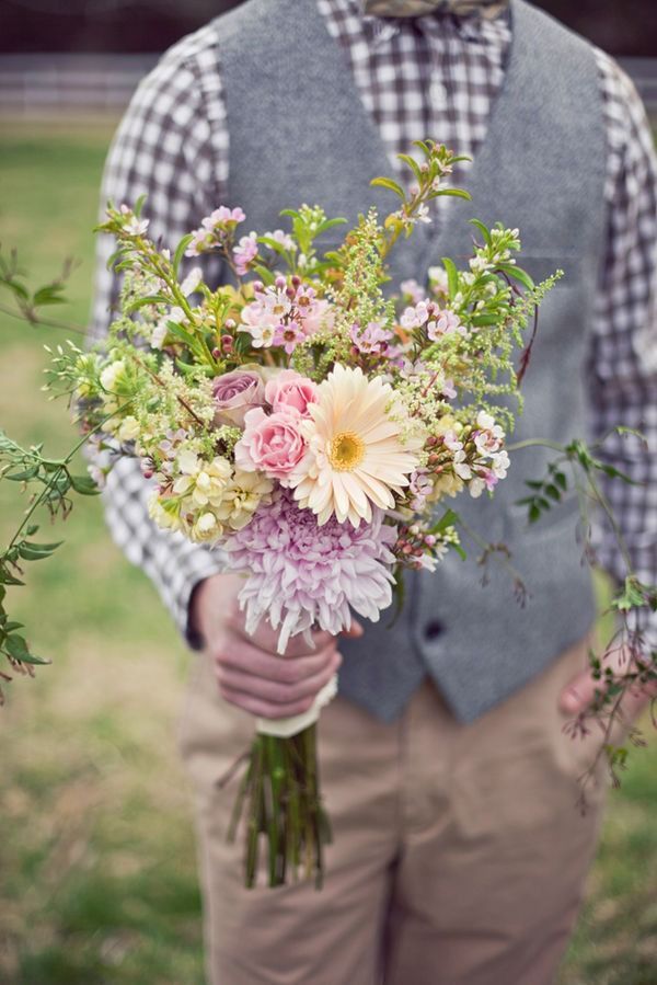 "The Era of Grooms Carrying Bouquets: Do You Know About 'Men's Bouquets' That Make All Guests Happy?"にて紹介している画像