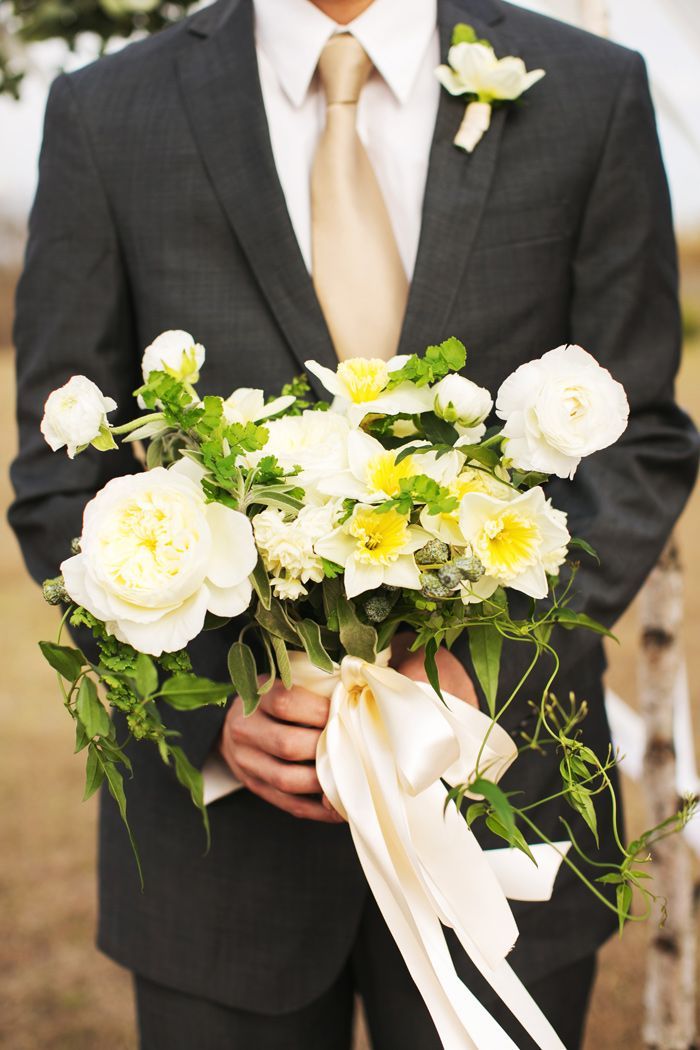 "The Era of Grooms Carrying Bouquets: Do You Know About 'Men's Bouquets' That Make All Guests Happy?"にて紹介している画像
