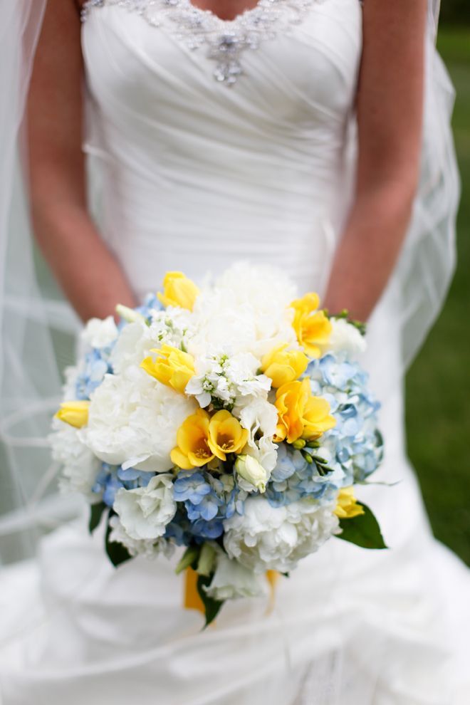 "Autumn Floral Bouquet Catalog: A Collection of Seasonal Flowers to Create the Perfect Bouquet♡"にて紹介している画像