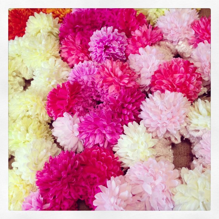 "Autumn Floral Bouquet Catalog: A Collection of Seasonal Flowers to Create the Perfect Bouquet♡"にて紹介している画像