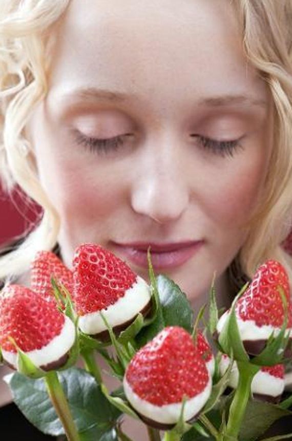 Fruits & Flowers: The Most Romantic Bouquet Featuring Strawberries♡にて紹介している画像
