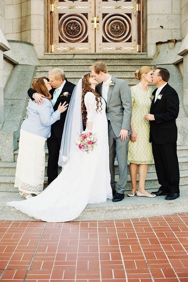 "The Era of Grooms Carrying Bouquets: Do You Know About 'Men's Bouquets' That Make All Guests Happy?"にて紹介している画像