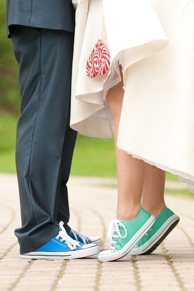 Cute Coordinations of "Mini Wedding Dress x Sneakers" for After Parties and Pre-wedding Photoshoots♡にて紹介している画像