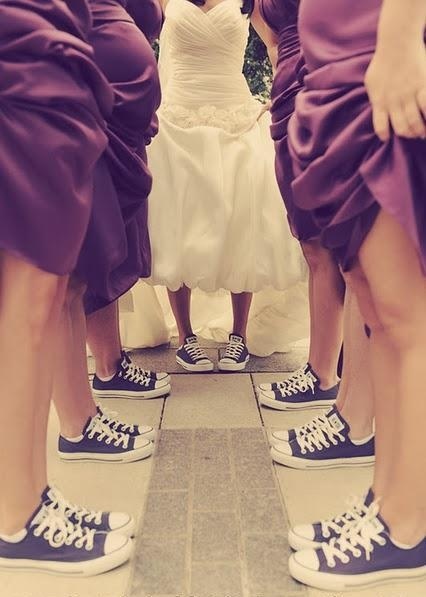 Cute Coordinations of "Mini Wedding Dress x Sneakers" for After Parties and Pre-wedding Photoshoots♡にて紹介している画像