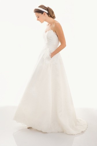 Unveiling Radiance: Achieve Unmatched Beauty with 'Jad Wadel' Wedding Dresses!にて紹介している画像