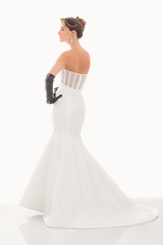 Unveiling Radiance: Achieve Unmatched Beauty with 'Jad Wadel' Wedding Dresses!にて紹介している画像