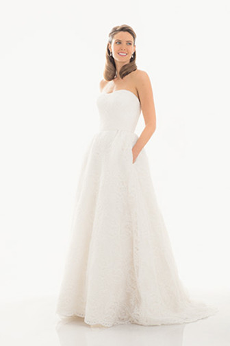 Unveiling Radiance: Achieve Unmatched Beauty with 'Jad Wadel' Wedding Dresses!にて紹介している画像