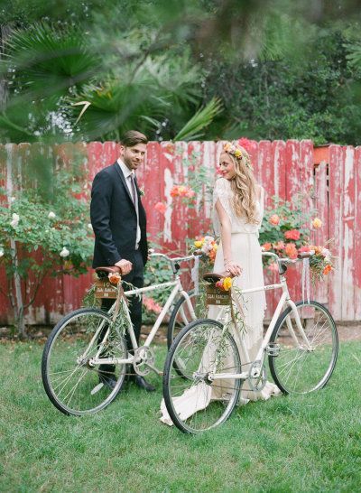"Wedding Photos with Bicycles: Riding Off with a Happy Couple!"にて紹介している画像