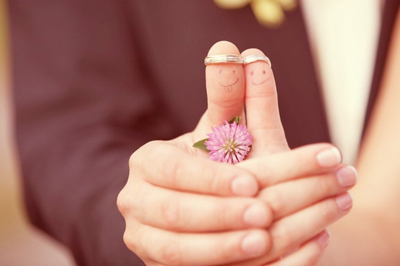 "Capturing Cherished Moments with Rings: Adorable and Heartwarming 'Thumb Photos'"にて紹介している画像