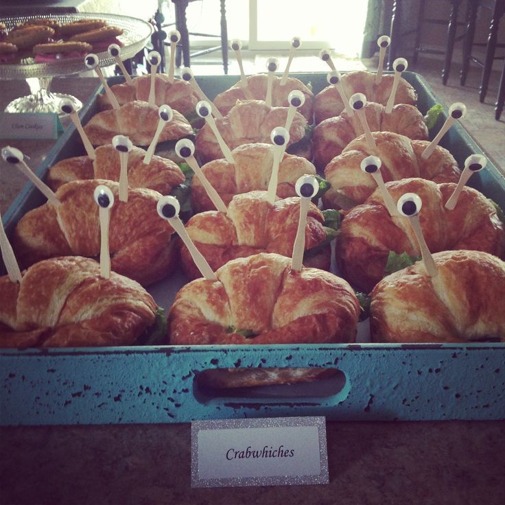 "Charming Party Food Ideas Perfect for Ariel's Little Mermaid Wedding"にて紹介している画像