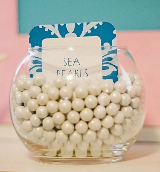 "Charming Party Food Ideas Perfect for Ariel's Little Mermaid Wedding"にて紹介している画像