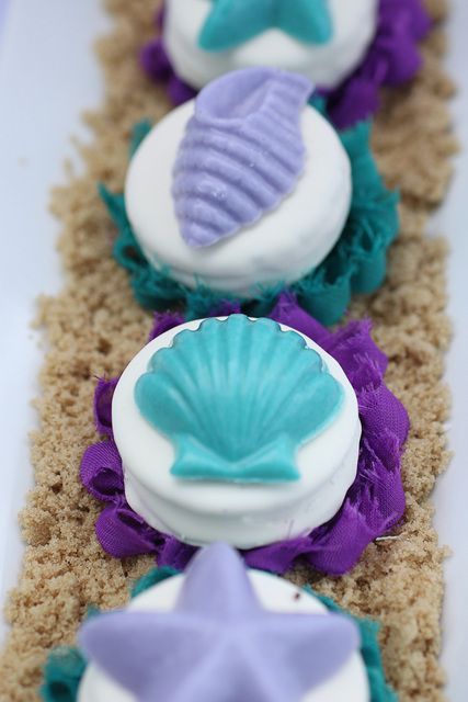 "Charming Party Food Ideas Perfect for Ariel's Little Mermaid Wedding"にて紹介している画像