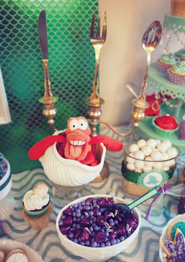 "Charming Party Food Ideas Perfect for Ariel's Little Mermaid Wedding"にて紹介している画像