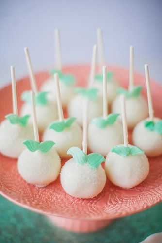 "Charming Party Food Ideas Perfect for Ariel's Little Mermaid Wedding"にて紹介している画像