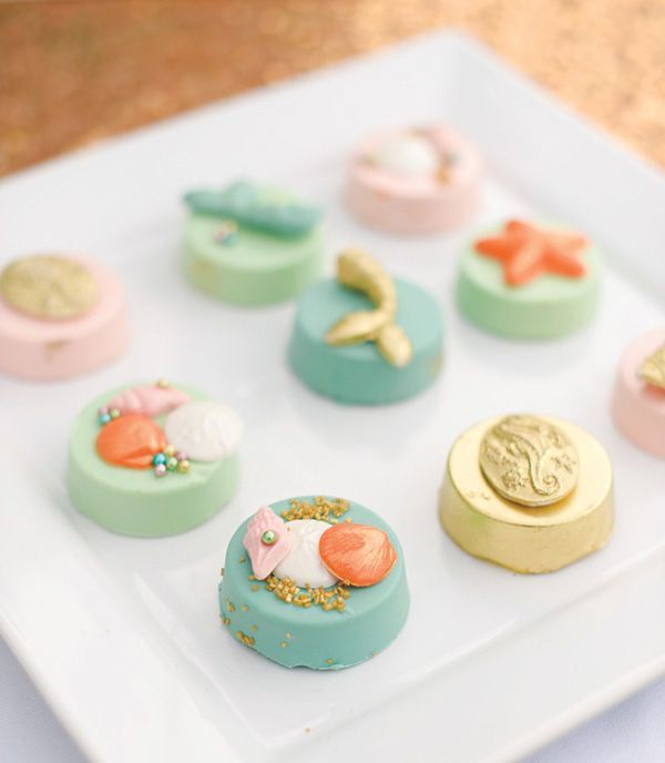 "Charming Party Food Ideas Perfect for Ariel's Little Mermaid Wedding"にて紹介している画像