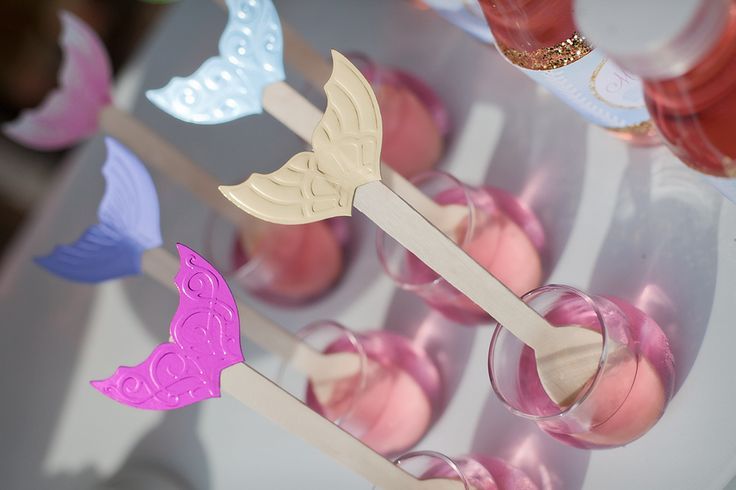 "Charming Party Food Ideas Perfect for Ariel's Little Mermaid Wedding"にて紹介している画像