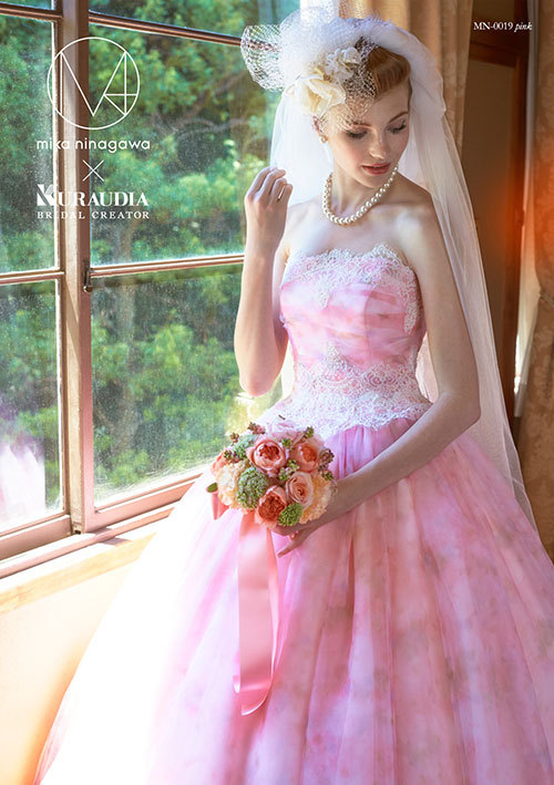 Complete Reveal of the Latest Collection: The Second Round of Mika Ninagawa's Wedding Dresses is Adorably Stunning!にて紹介している画像