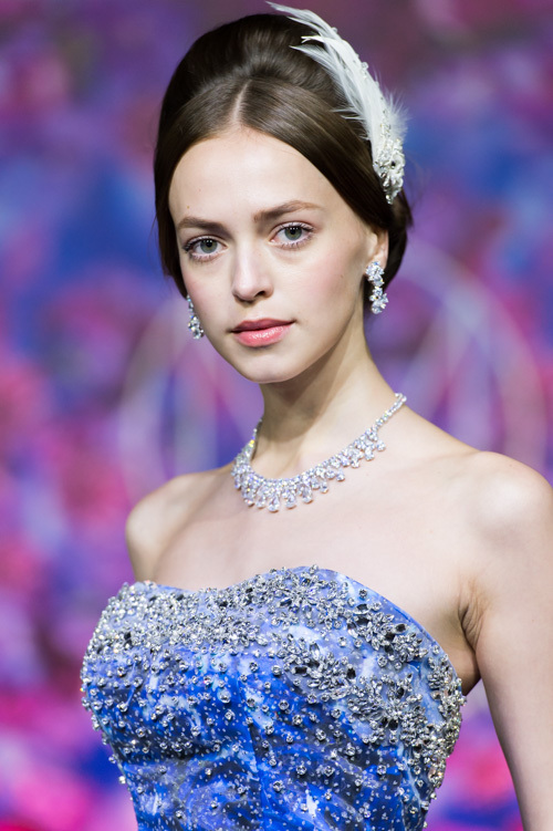 Complete Reveal of the Latest Collection: The Second Round of Mika Ninagawa's Wedding Dresses is Adorably Stunning!にて紹介している画像