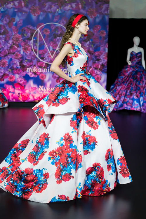 Complete Reveal of the Latest Collection: The Second Round of Mika Ninagawa's Wedding Dresses is Adorably Stunning!にて紹介している画像