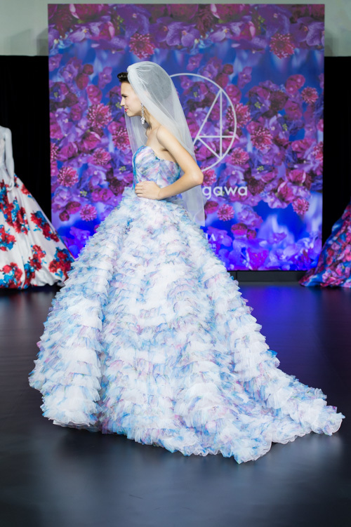 Complete Reveal of the Latest Collection: The Second Round of Mika Ninagawa's Wedding Dresses is Adorably Stunning!にて紹介している画像