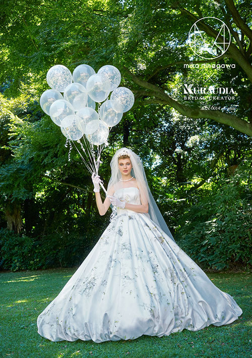 Complete Reveal of the Latest Collection: The Second Round of Mika Ninagawa's Wedding Dresses is Adorably Stunning!にて紹介している画像