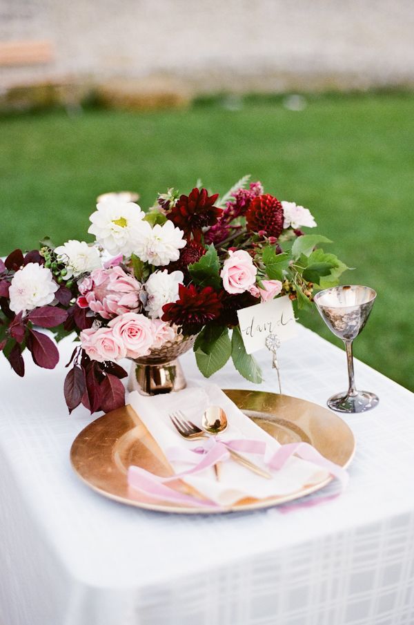 Autumn Wedding Inspiration: A Collection of Bordeaux Color Table Item Ideas♡にて紹介している画像