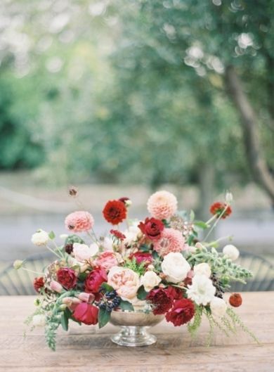 Autumn Wedding Inspiration: A Collection of Bordeaux Color Table Item Ideas♡にて紹介している画像