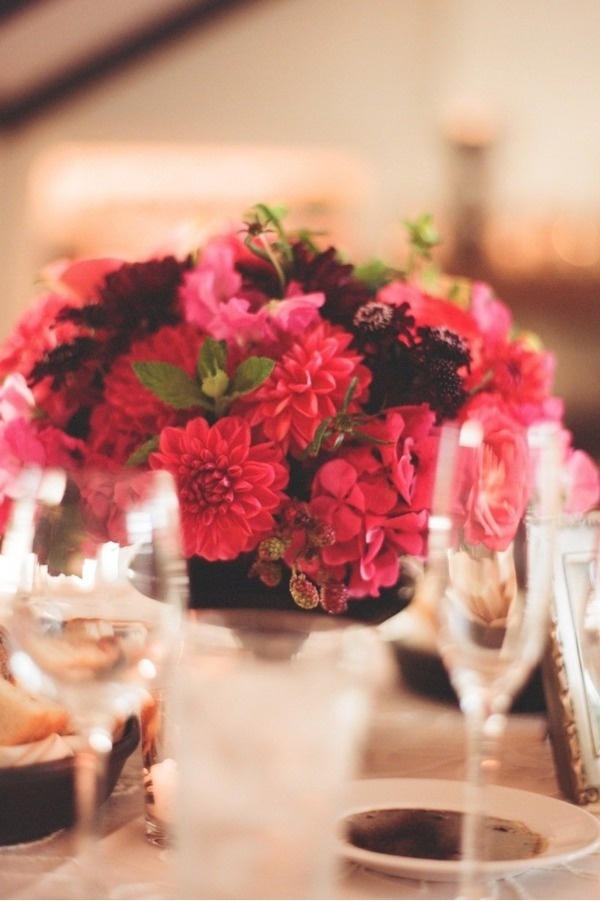 Autumn Wedding Inspiration: A Collection of Bordeaux Color Table Item Ideas♡にて紹介している画像