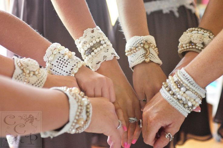 Charming Bohemian Style: A Bridesmaid Fashion Collectionにて紹介している画像