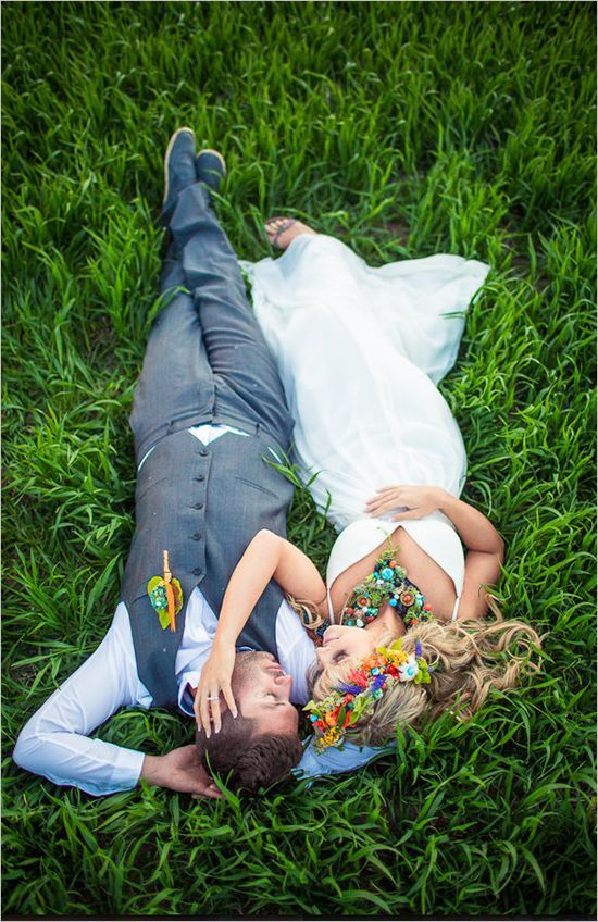 まるで眠れる森の美女♡前撮りフォトのポーズは「寝転がり」フォトも押さえたい＊にて紹介している画像