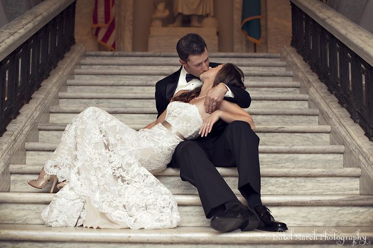 まるで眠れる森の美女♡前撮りフォトのポーズは「寝転がり」フォトも押さえたい＊にて紹介している画像