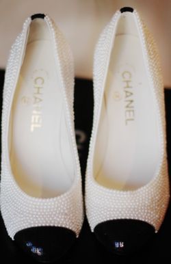 Cute Chanel Heels: Step into Happiness with Your Dream Brand Shoes!にて紹介している画像
