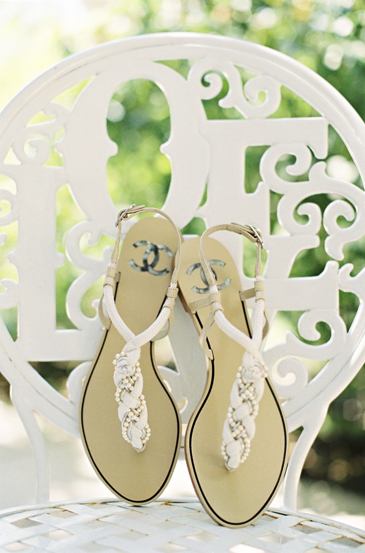 Cute Chanel Heels: Step into Happiness with Your Dream Brand Shoes!にて紹介している画像