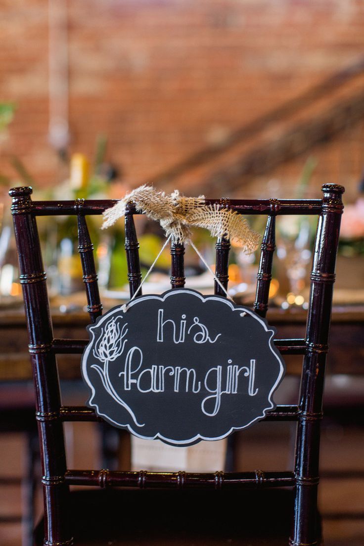 Charming Chair Signs: A Collection of Adorable Designs to Decorate the Newlyweds' Seats at Takasagoにて紹介している画像