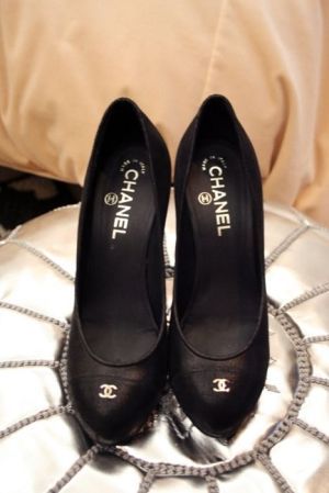 Cute Chanel Heels: Step into Happiness with Your Dream Brand Shoes!にて紹介している画像