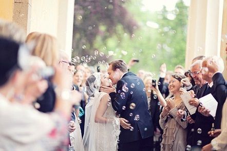 Ethereal and Beautiful: Perfect 'Rainbow Bubble Nail' for Brides, Adorably Cute! ♡にて紹介している画像