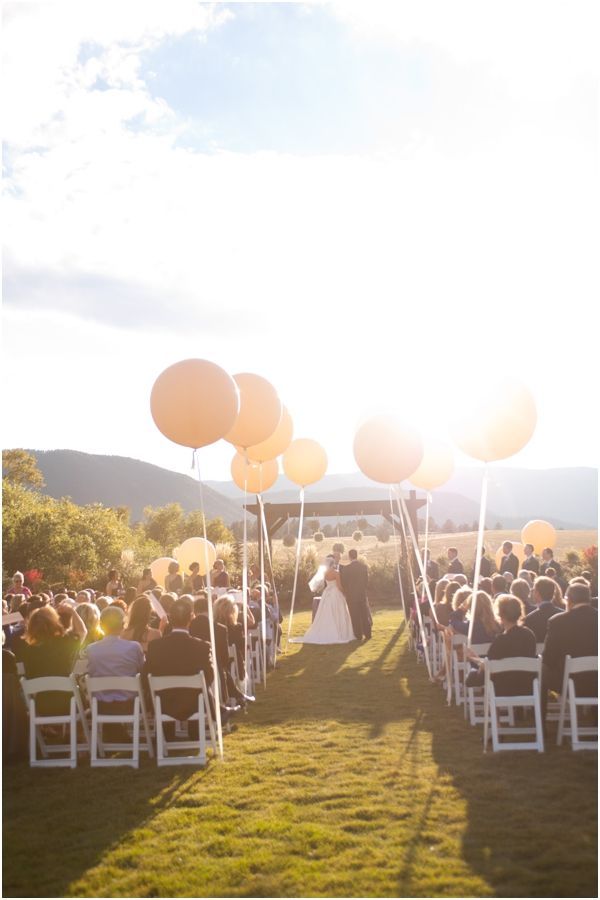 人生で一番素敵な道＊『バージンロード』のデコレーションアイデアまとめ♩にて紹介している画像