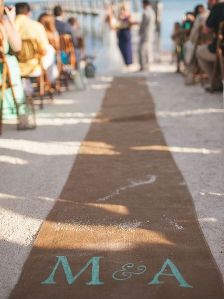 人生で一番素敵な道＊『バージンロード』のデコレーションアイデアまとめ♩にて紹介している画像