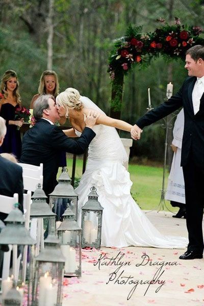 人生で一番素敵な道＊『バージンロード』のデコレーションアイデアまとめ♩にて紹介している画像