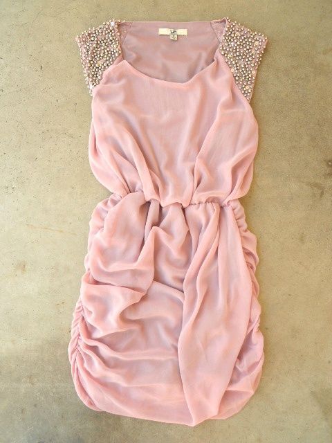 お呼ばれドレスは最高に可愛いものを♡きゅんとするパーティードレスをあつめました♡にて紹介している画像