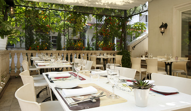 A Guide to Enchanting Classical Weddings Surrounded by Lush Greenery at Dreamy Standalone Restaurants in Daikanyama and Omotesando♡にて紹介している画像