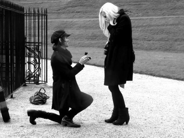 The Most Romantic Proposal Moments: Overflowing with Joy and Happy Tears!にて紹介している画像